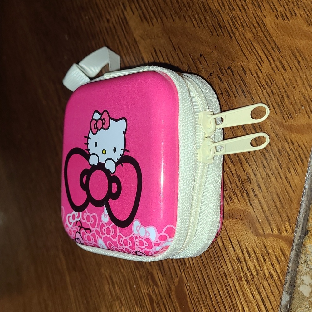 Hello Kitty Earbud Hard Case - Picture 6 of 15